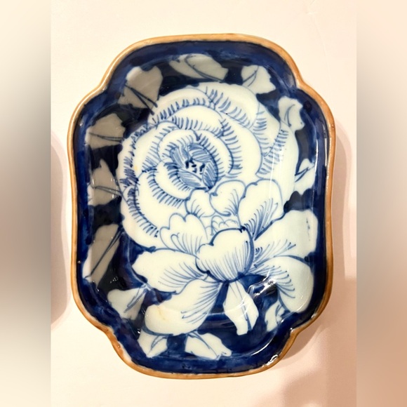 2 Japanese Kutani Ware Porcelain Bowls Hand Painted Blue & White Floral Design - Picture 3 of 8